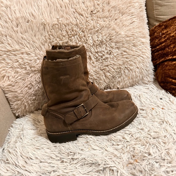 Fur lined weather proof booties by Ecco - Picture 5 of 6